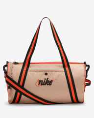 Nike हेरिटेज रेट्रो डफेल बॅग (13L) DR6261-200